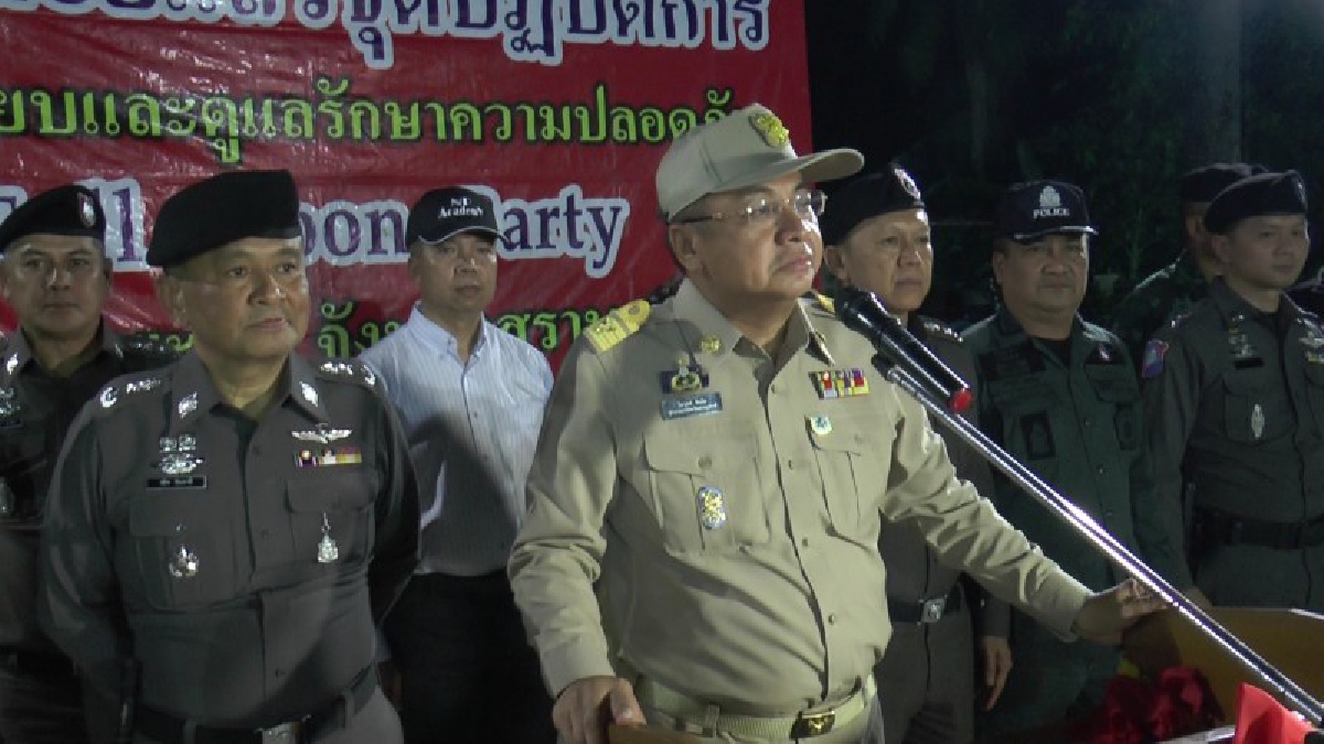 สร้างความมั่นใจ ! นักท่องเที่ยวกว่า 2 หมื่นเข้าเที่ยวฟูลมูน ผู้ว่าลงพื้นที่ปล่อยแถวเจ้าหน้าที่ดูแลนักท่องเที่ยวสร้างความมั่นใจ