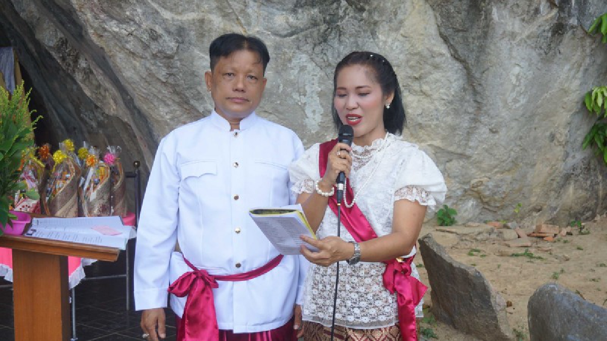 กำลังมาแรง ! กระแส “ออเจ้า”แรง ทำงานขึ้นถ้ำโบราณ 175 ปี แต่งชุดไทยกันสุดอลังการณ์..!?