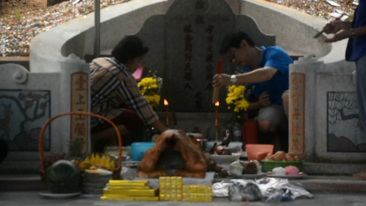 ชาวไทยเชื้อสายจีน ร่วมพิธีสืบสานไหว้บรรพบุรุษ วันเช้งเม้ง