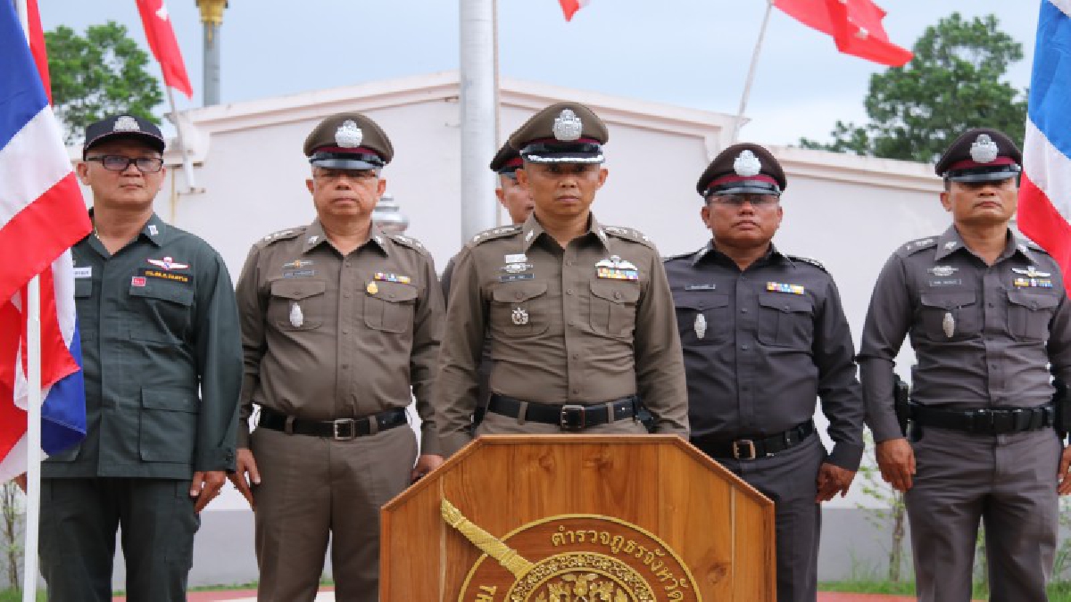 ตำรวจภูธรจ.ตราดปล่อยแถวกวาดล้างอาชญากรรมรับสงกรานต์เที่ยวปลอดภัย(คลิป)