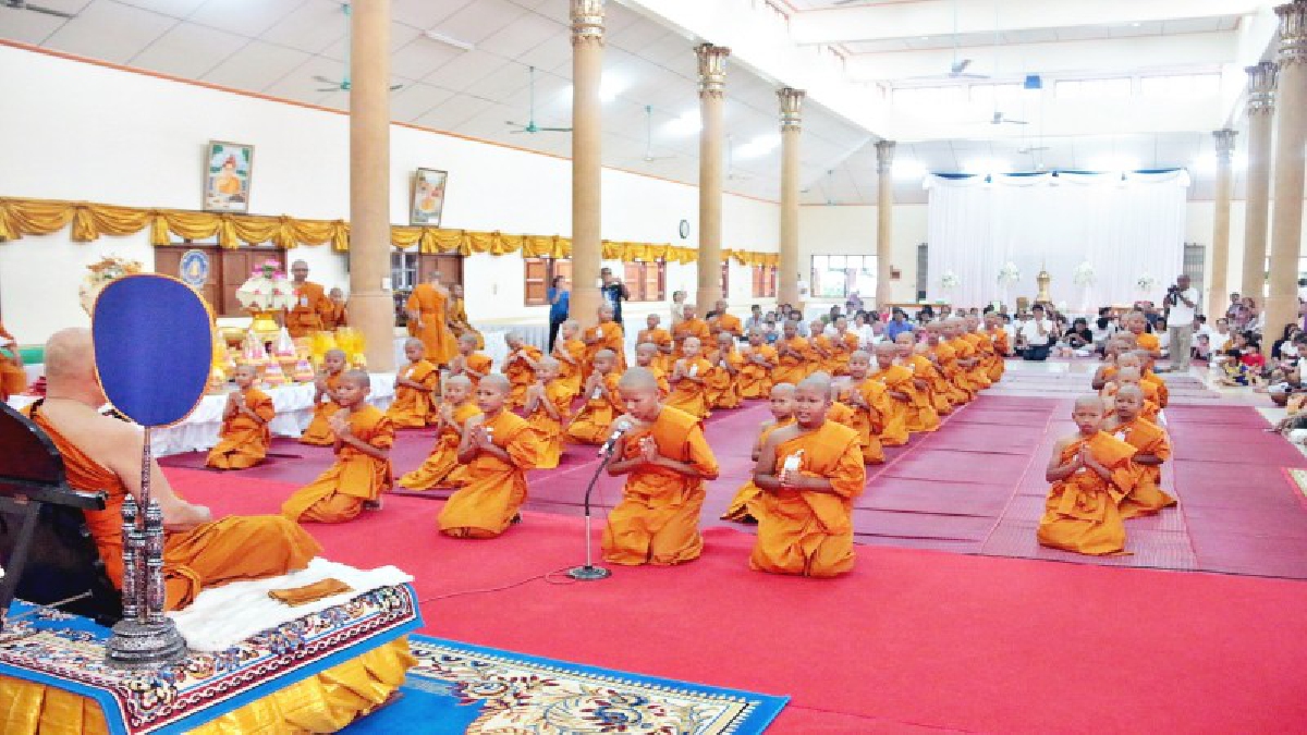 วัดสัตหีบบวชสามเณรภาคฤดูร้อน จำนวน 44 รูปเฉลิมพระเกียรติ