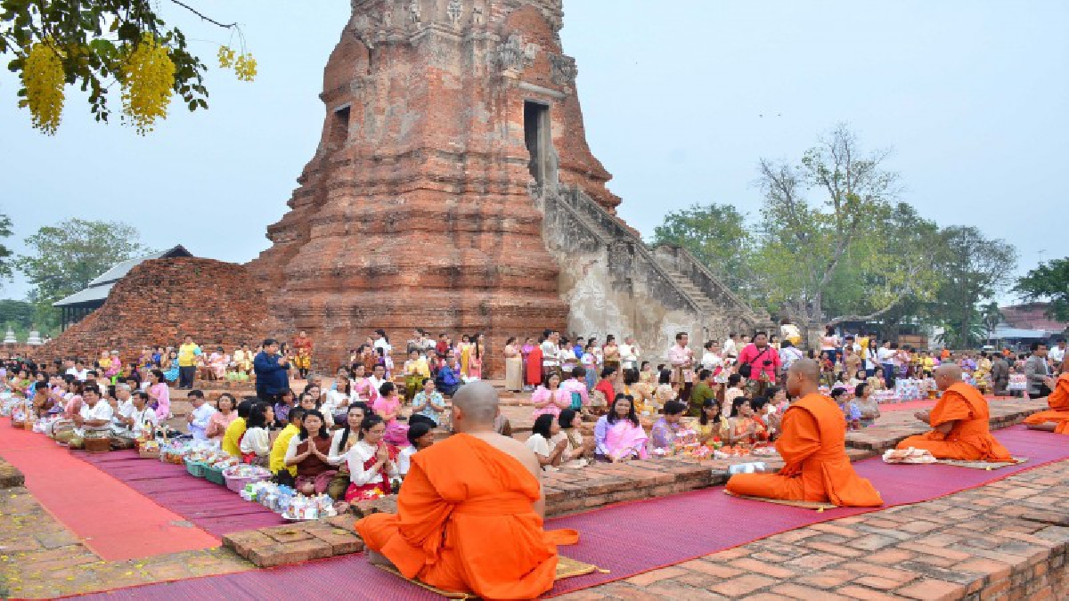 ชาวสุพรรณบุรี ร่วมใจ &ldquo;นุ่งโจงห่มสไบ แต่งไทยไปทำบุญ @สุพรรณบุรี&rdquo;เทิดพระเกียรติฯ