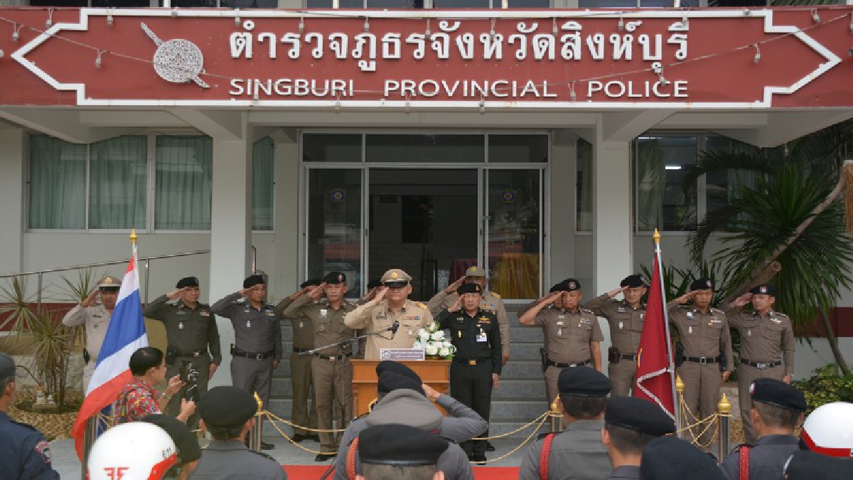 จังหวัดสิงห์บุรี จัดพิธีปล่อยแถวระดมกวาดล้างอาชญากรรมช่วงเทศกาลวันสงกรานต์ 2561