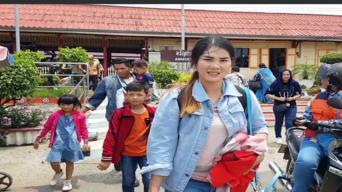 แรงงานต่างด้าวได้เฮ !! ทยอยแห่กลับบ้านสงกรานต์โดยไม่มีความผิด สั่งห้ามเรียกรับผลประโยชน์เด็ดขาด ด่านอรัญประเทศเริ่มคึกคักเขมรเดินทางกลับ