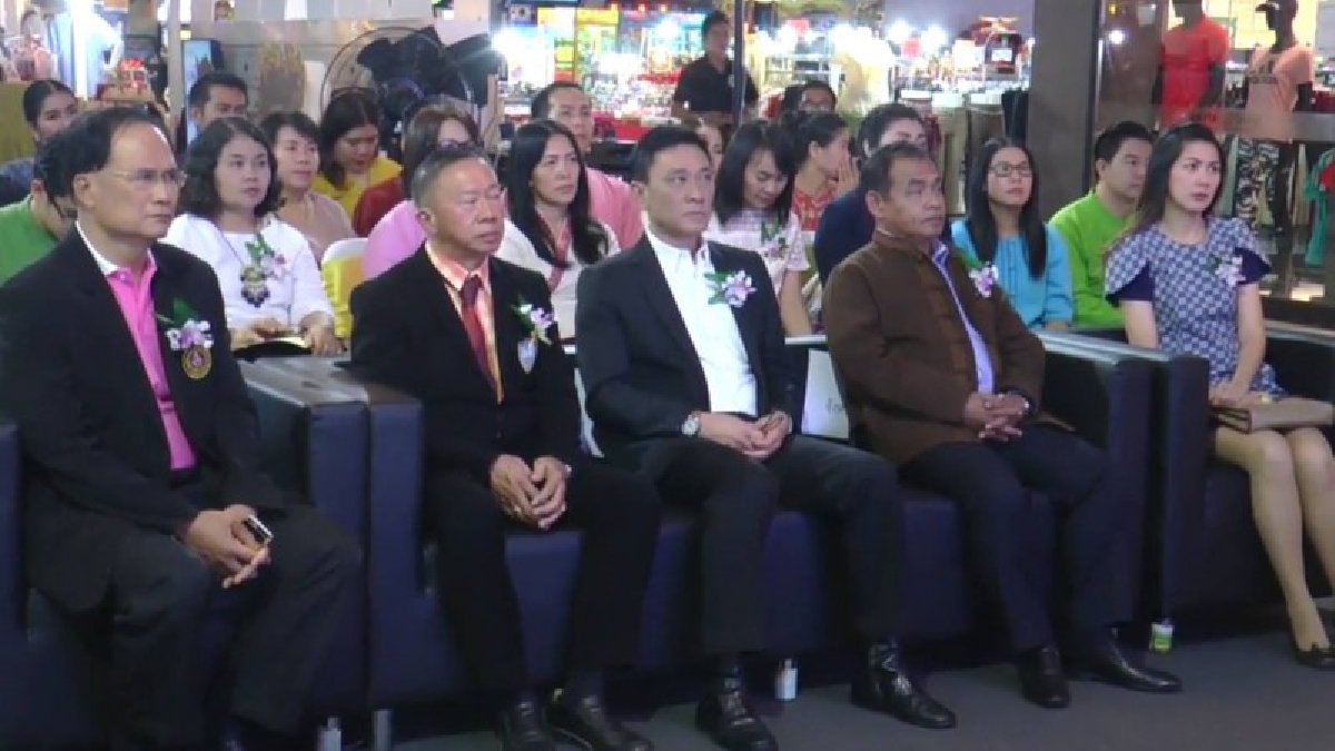 สุดยอดของดี SME เมืองลำปาง!? รองผู้ว่าลำปาง สุดยอดของดี SME เมืองลำปาง มาเปิดตัวให้ชาวชลบุรี ได้รับรู้รับทราบ และจับจ่ายใช้สอยกันถึงที่