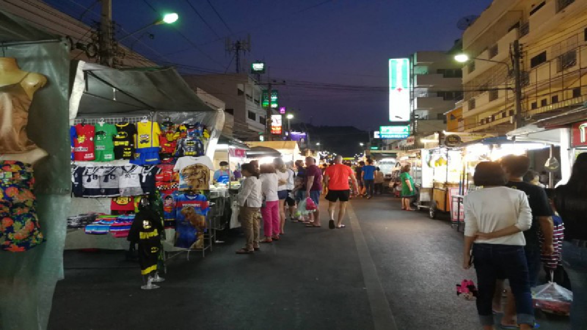 เทศบาลหัวหินยันตลาดโต้รุ่งต้องหันหลังชนกลางถนนก่อนเทศกาลสงกรานต์