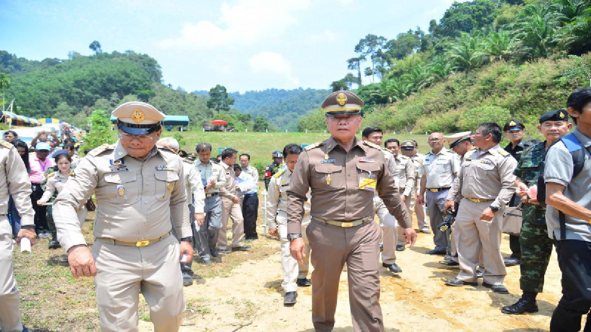 องคมนตรี ลงพื้นที่จังหวัดระนองติดตามผลการดำเนินงานโครงการอันเนื่องมาจากพระราชดำริ