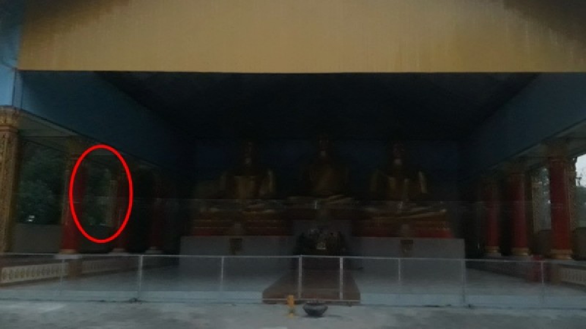 เปิดภาพสุดช็อก ! สองผีเปรตโผล่ข้างวิหารวัดดังสุโขทัย เผย.. 20 ปีก่อน เห็นจะๆ สูงเท่ายอดไม้ ยืนร้องโหยหวนหน้าวัด ทำวิ่งป่าราบมาแล้ว (คลิป)