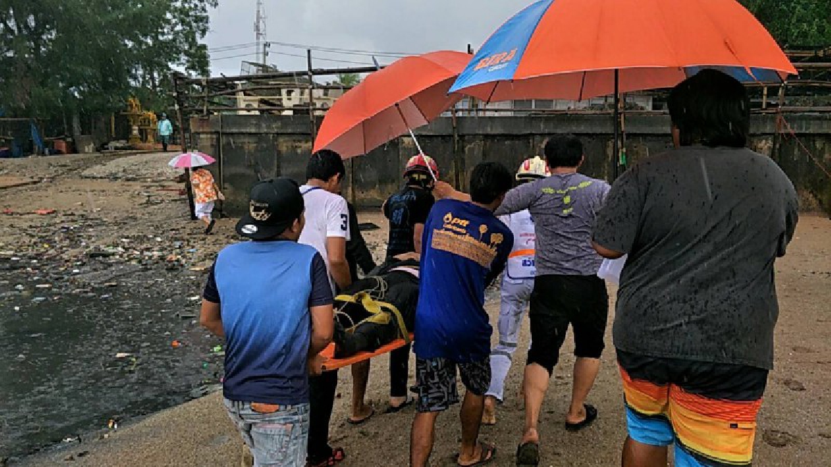 สลด ! ฟ้าผ่าชาวบ้านที่ออกหาหอย เจ็บสาหัส ทนพิษบาดแผลไม่ไหวเสียชีวิตในเวลาต่อมา (มีคลิป)