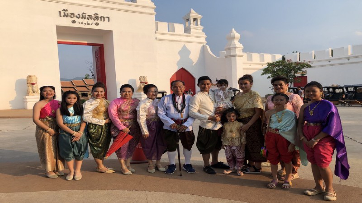 บุพเพสันนิวาสฟีเวอร์ นทท.แห่เข้าไทรโยค แต่งชุดไทยตามหาออเจ้า