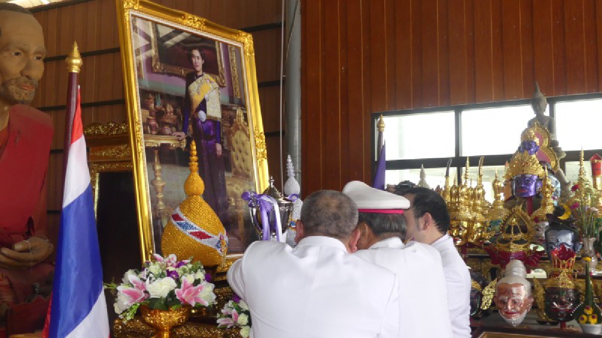 ปทุมธานี มูลนิธิพลังพุทธคุณอัญเชิญถ้วยพระราชทานสมเด็จพระเทพฯ ในงานประกวดพระเครื่องไทย