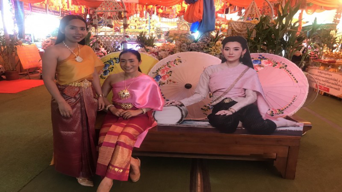 กระแส ออเจ้า ยังมาแรงฉุดไม่อยู่ วัดดังกรุงเก่าจัดสะแตนดี้ทีมละครบุพเพสันนิวาส ตั้งเต็มวัด