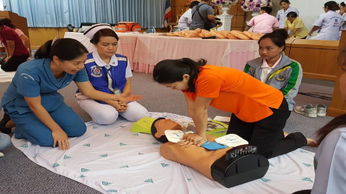 หมอ รพ.ชัยนาทนเรนทร สอน ปชช.เรียนรู้การทำ CPR ช่วยเหลือผู้ป่วยฉุกเฉิน เตรียมพร้อมดูแลผู้ป่วยในช่วงเทศกาลสงกรานต์(มีคลิป)