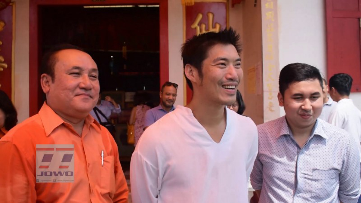 “ธนาธร” เยือนเมืองตรัง บุกถิ่น “นายหัวชวน” กราบไหว้อดีตเจ้าเมืองตรังก่อนรับฟังปัญหาชาวตรัง