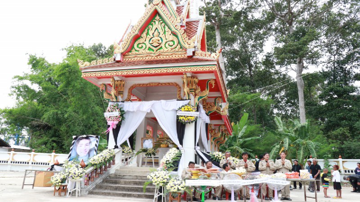 สุดอาลัย ! เผาศพสาววัย 33 ดับปริศนาคารถเก๋ง ญาติร่ำไห้ระงม วอนชี้เบาะแสช่วยตำรวจ (คลิป)