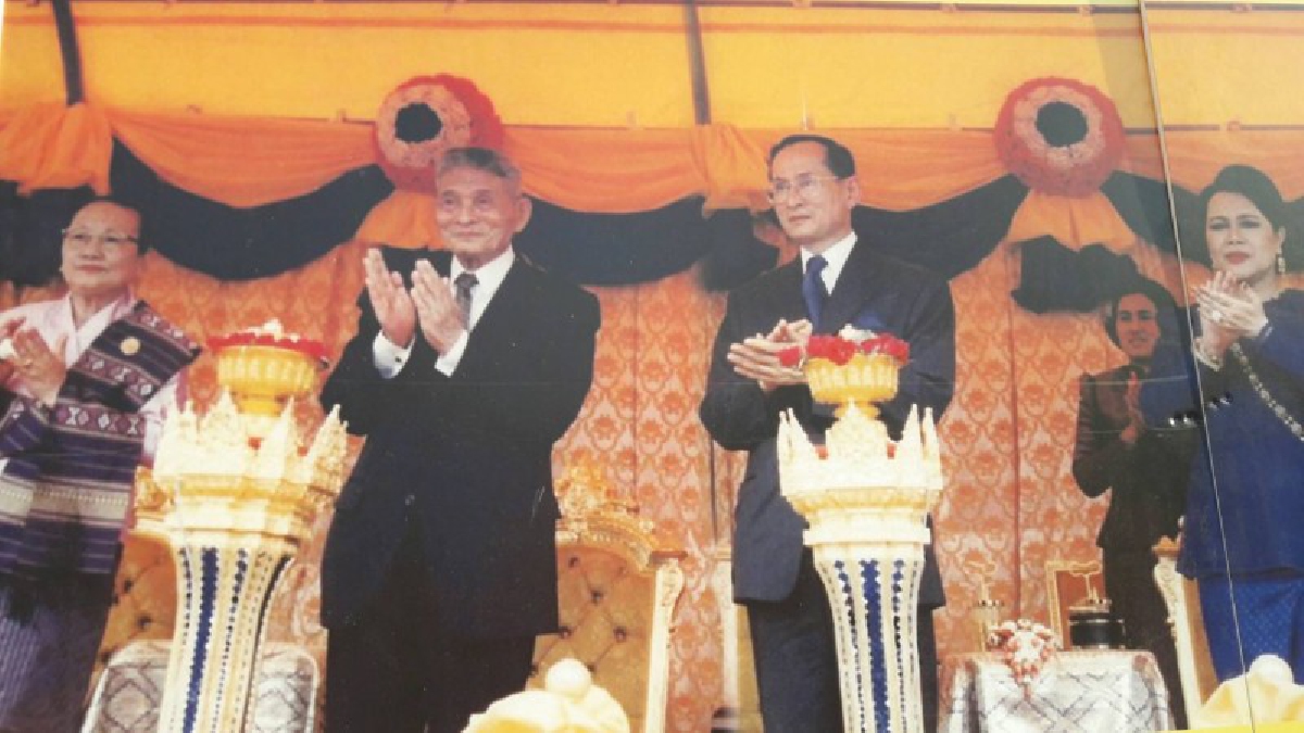 ครบรอบ 24 ปี ! สะพานมิตรภาพไทย-ลาวแห่งที่ 1 พ่อเมืองหนองคาย..นำทุกภาคส่วนจัดกิจกรรมรำลึกพระมหากรุณาธิคุณ ร.9 (ชมคลิป)