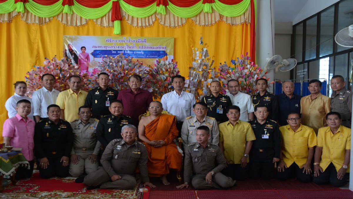 ผบ.มทบ.13 นำคณะทหารทอดผ้าป่าสมทบทุนก่อสร้างเมรุไฟฟ้าปลอดมลพิษที่วัดโคนอน