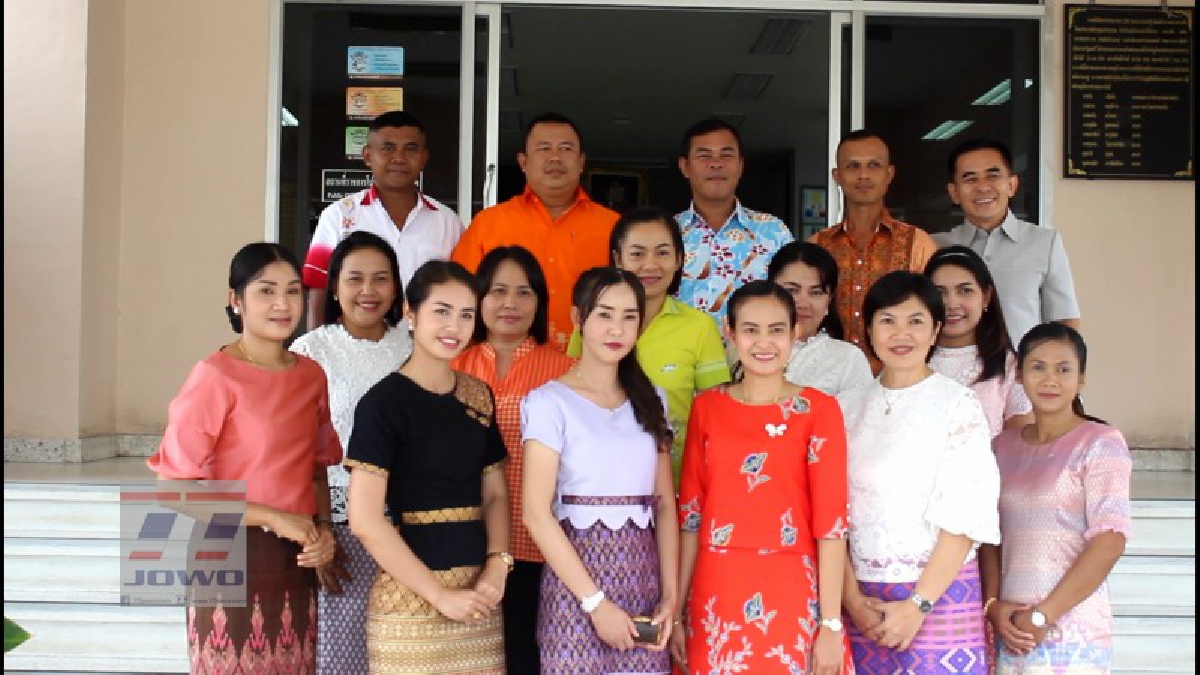 ฮือฮา ตำรวจตรังแต่งชุดไทยทำงานสร้างสีสันและรอยยิ้มประทับใจ ประชาชน