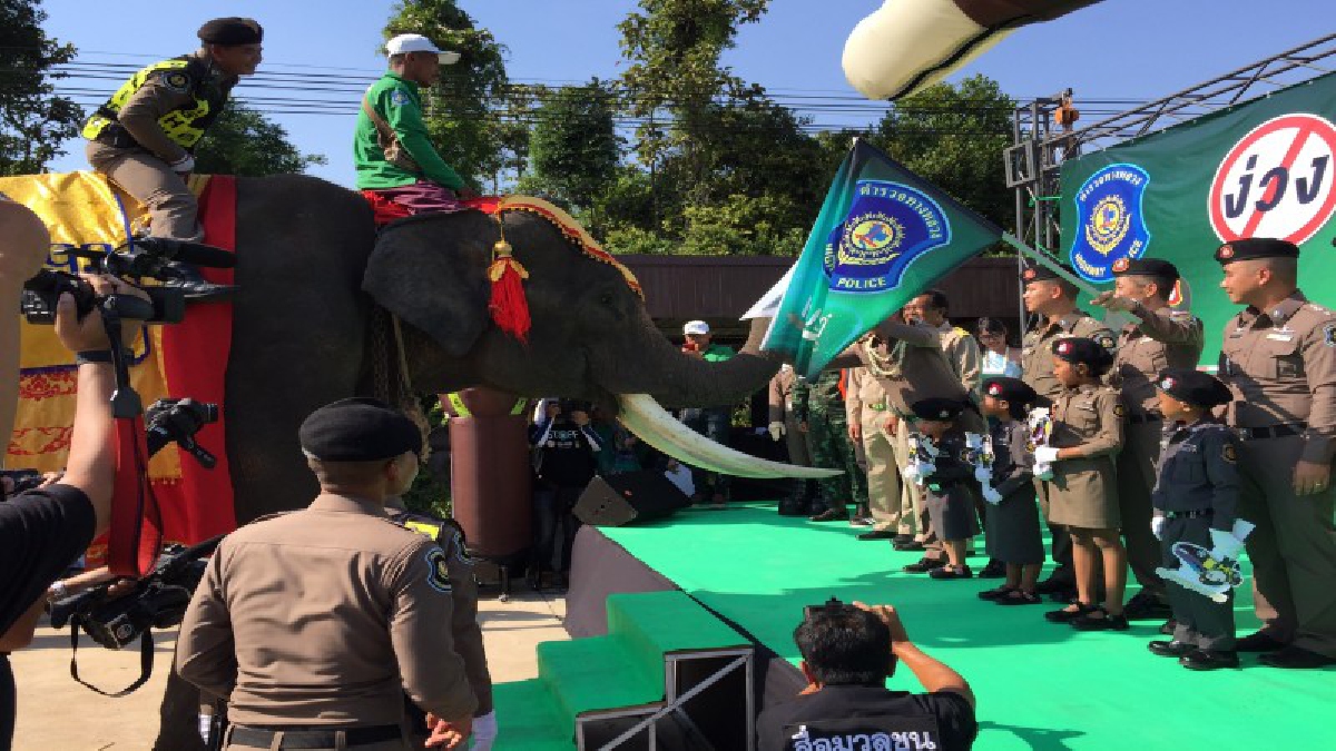 ตำรวจทางหลวงสุรินทร์ ร่วมกับหลายภาคส่วน สานต่อโครงการ “ง่วงไม่ขับ” รณรงค์ลดอุบัติเหตุ ช่วงเทศกาลสงกรานต์ 2561 (ชมคลิปมุมสูง)