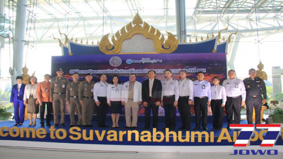 รัฐมนตรีช่วยว่าการกระทรวงคมนาคม ตรวจความพร้อมในการให้บริการผู้โดยสารในสุวรรณภูมิ