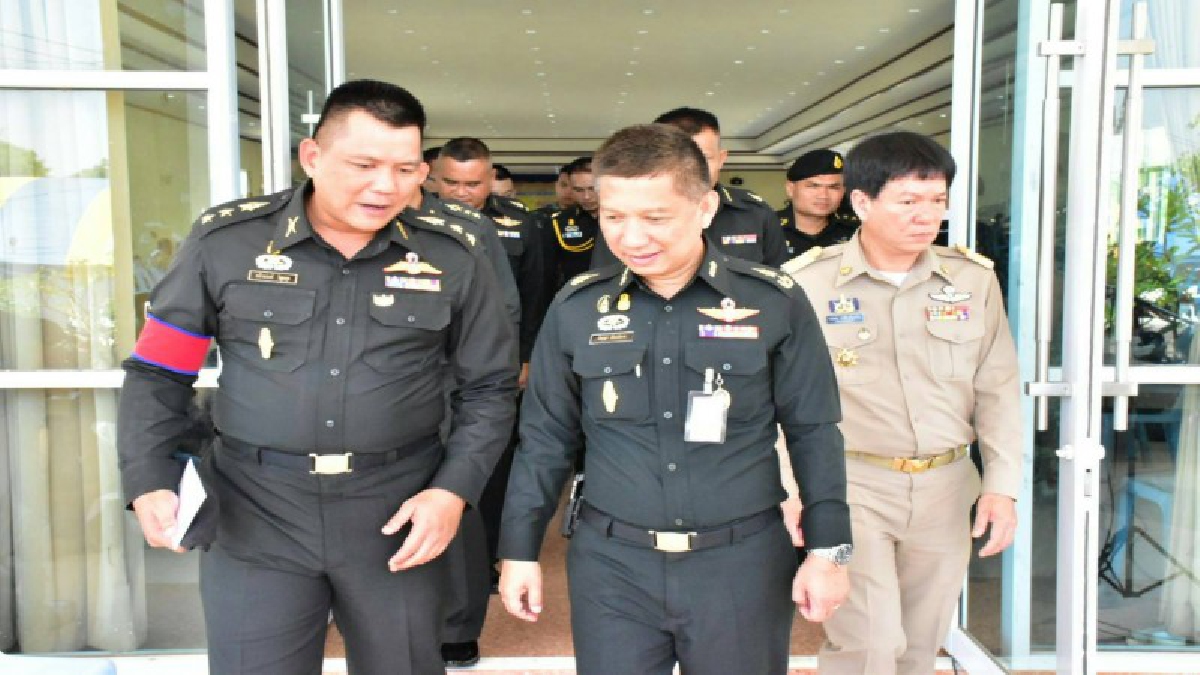 รองแม่ทัพภาคที่2มาเอง!! ลงพื้นที่ตรวจเยี่ยมการเกณฑ์ทหาร เพื่อให้การตรวจเลือกโปร่งใสบริสุทธิ์ยุติธรรม (ชมคลิป)