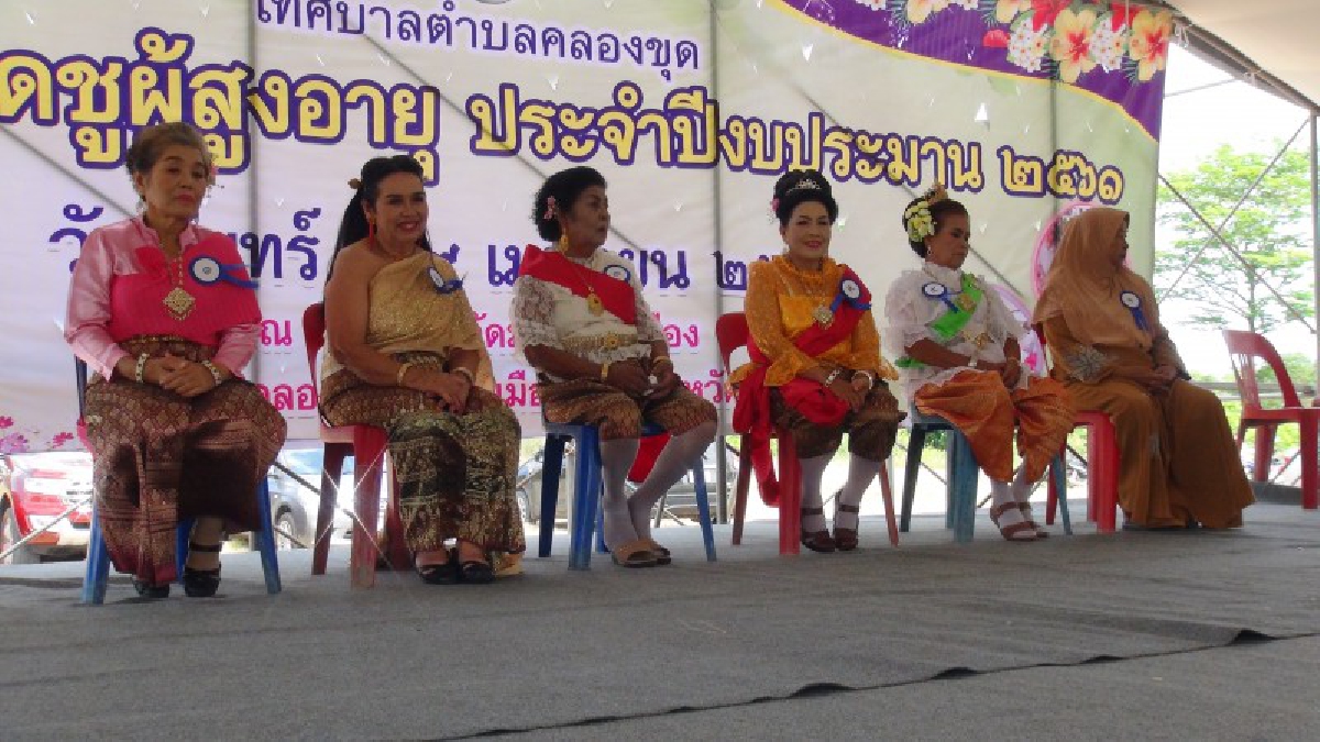 สุดมัน!!! สาววัยใหญ่วัย 60 ปี สมัครประกวดเทพีสงกานต์ผู้สูงอายุ โชว์ลีลาสะบัดเร่งหายาดม