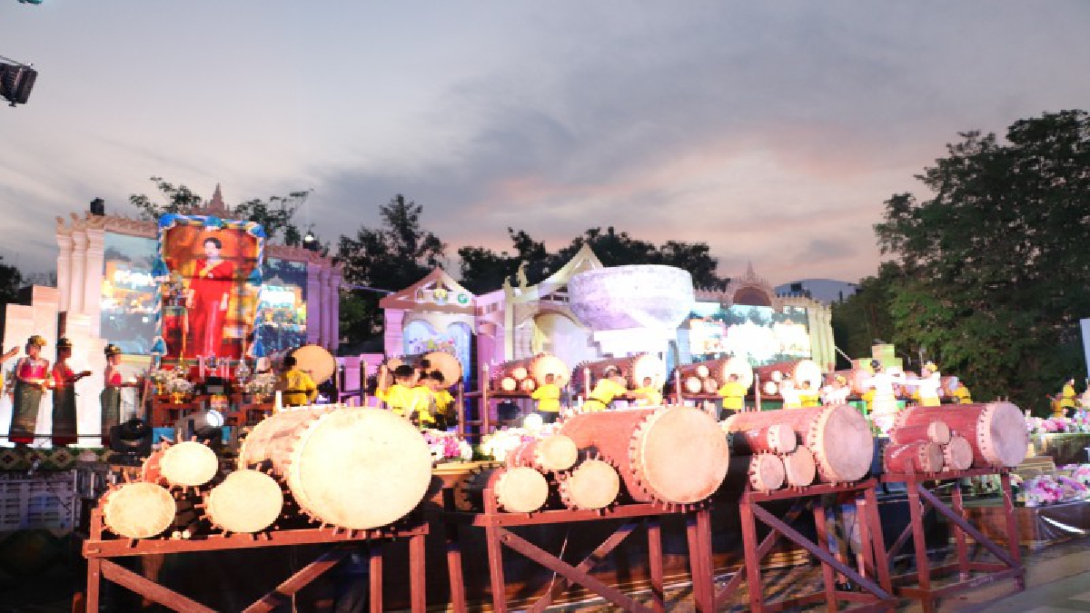 เริ่มแล้ว! สงกรานต์ลำปาง แข่งตีกลองปูจาสนั่นเมือง ทีม อ.งาว คว้าถ้วยพระราชทานไปครอง 2 ปี ซ้อน
