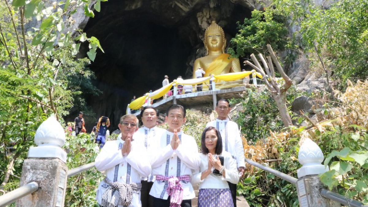 จัดยิ่งใหญ่ ! อบจ.หนองบัวลำภู..ร่วมจัดงานประเพณีขึ้นเขาไหว้พระประจำปี 2561 เปิดตำนานนางผมหอม