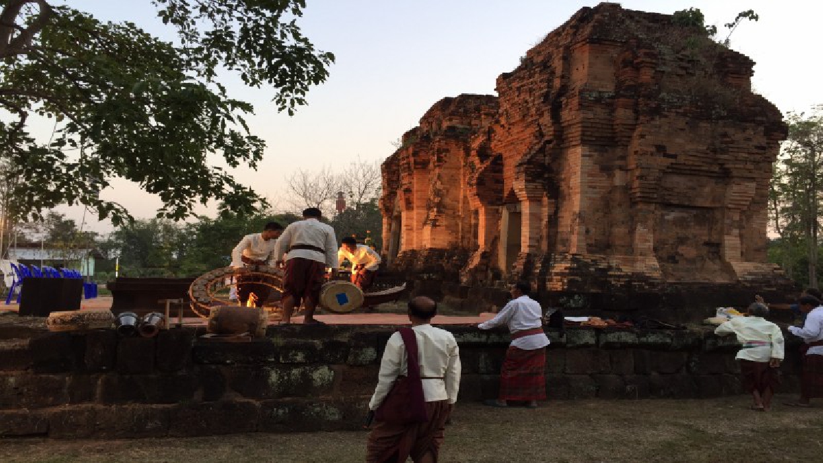 2,000 ปี  ปราสาทที่ถูกลืม!?? &ldquo;ปราสาทบ้านปราสาท&rdquo; อารยะธรรมขอมโบราณที่ยังคงหลงเหลืออยู่ใน จ.สุรินทร์  (ชมคลิป)