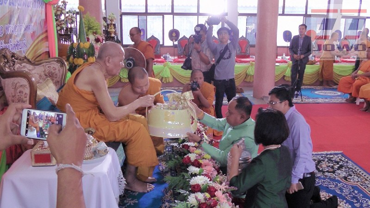 ครบรอบอายุ 85 ปีเกจิดัง ผวจ.ชัยภูมิพร้อมด้วยนายกเหล่ากาชาดและข้าราชการพ่อค้าประชาชนทั่วสารทิศ แต่งชุดไทยร่วมงานวันทำบุญอายุวัฒนมงคลกันคึกคัก