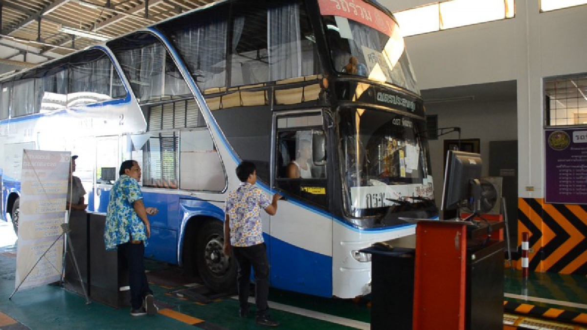 ขนส่งจ.อุดร เข้ม ! ตรวจสภาพรถโดยสารสาธารณะทุกคัน ก่อนปล่อยให้บริการประชาชน เพื่อป้องกันไม่ให้เกิดเหตุใหญ่ซ้ำรอย 2 ครั้งที่ผ่านมา (คลิป)
