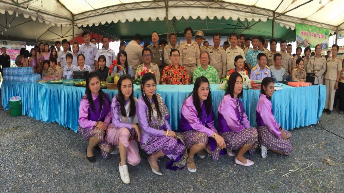 อบจ.สุพรรณบุรี จับมือ อ.ศรีประจันต์ แจกสมหวังเพื่อความสุข ช่วงสงกรานต์ 61