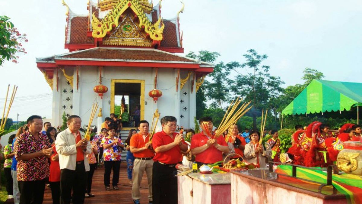 นครนายก เทศบาลจัดขบวนแห่องค์เจ้าพ่อหลักเมือง เนื่องในวันเทศกาลสงกรานต์