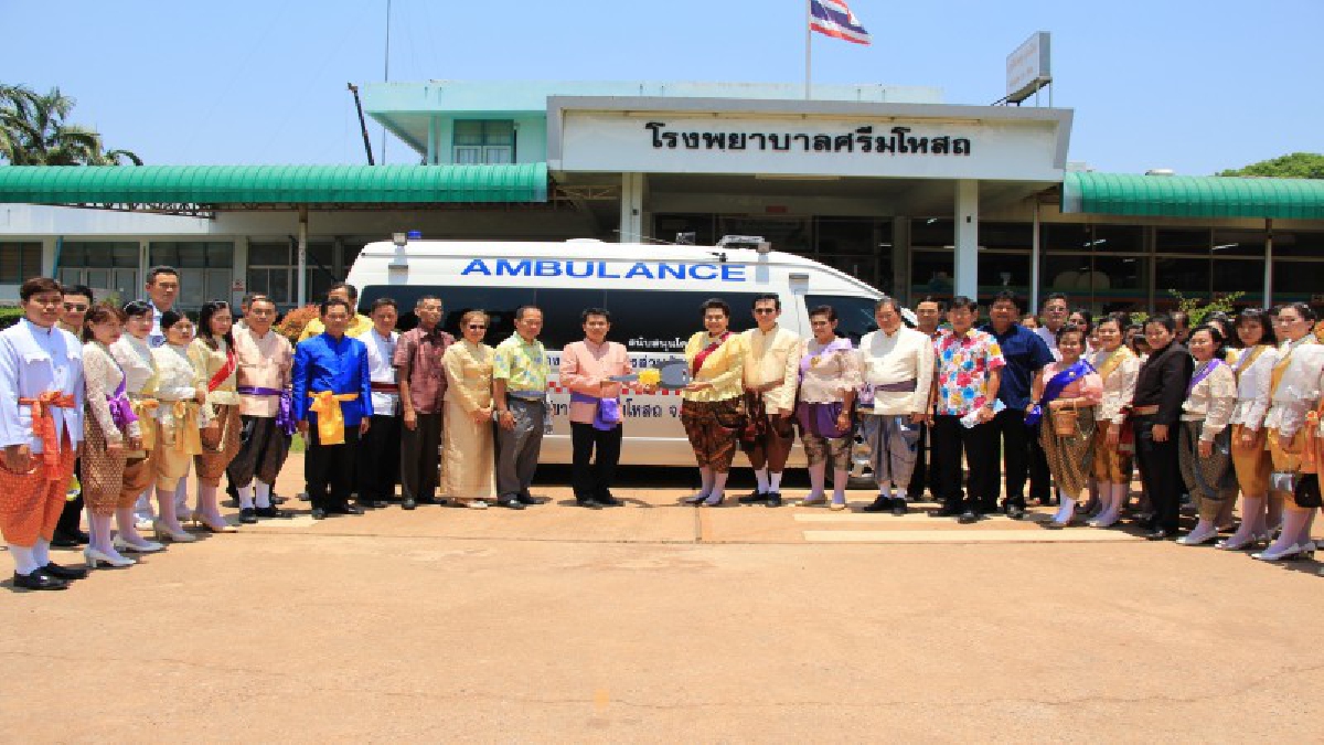 อบจ.ปราจีนบุรีมอบรถตู้พยาบาลพร้อมอุปกรณ์ทางการแพทย์พร้อมรองรับเทศกาลสงกรานต์(คลิป)