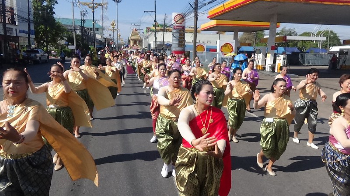 สตูล แห่หลวงพ่อแก่พระคู่เมือง สรงน้ำพระรับสิริมงคลวันสงกรานต์ขึ้นปีใหม่ไทย