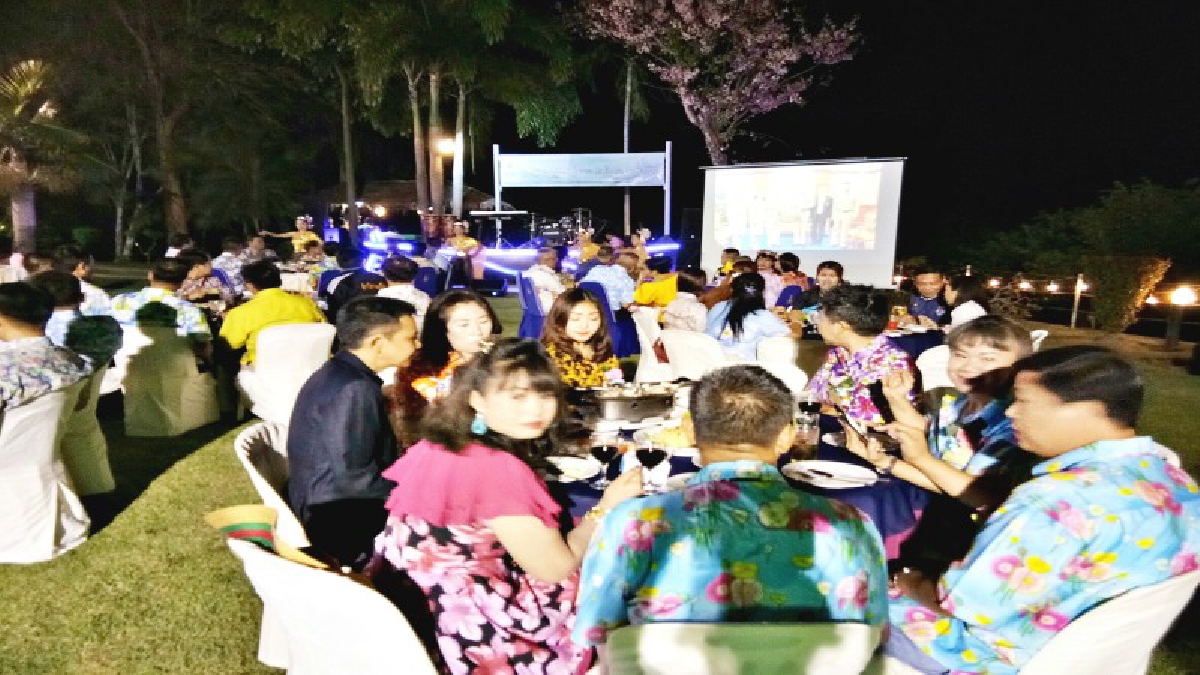 กองเรือยุทธการกระชับความสัมพันธ์ผู้นำมวลชนและสื่อมวลชน
