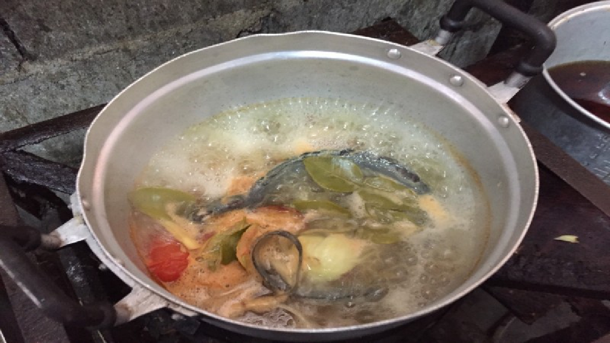 อีสานแซ่บเวอร์!! สารพัดเมนูเด็ดจาก “ปลาไหลนา” หารับประทานยาก ลูกค้าตรึม! (คลิป)