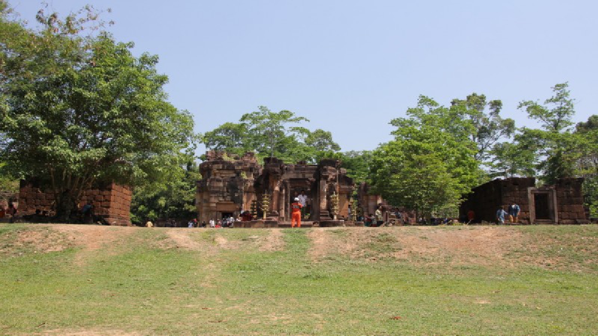 #สุรินทร์..ผู้คนหลั่งไหล"เยี่ยมเยือนตาเมือน เดือนเมษา”เชื่อมสัมพันธ์ไทย-กัมพูชา (คลิป)