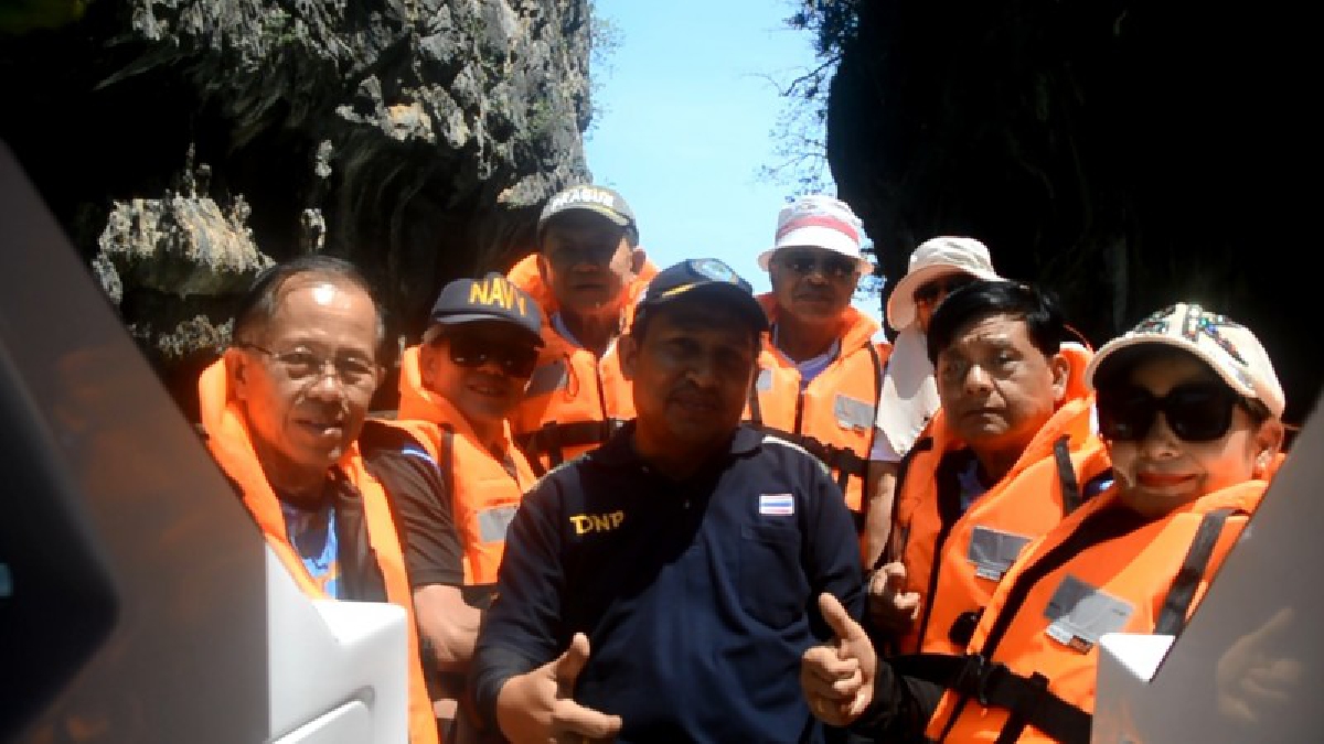 กระบี่ !! เกาะห้องคึกคักรับสงกรานต์ ขณะตะกวดยักษ์ โผล่อวดโฉมให้นทท.ถ่ายรูป