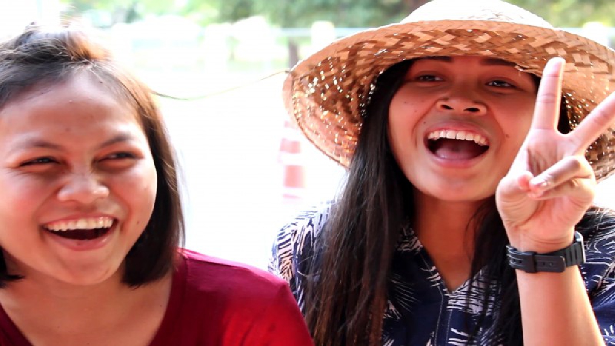 โดน!! 2ข้อหา สาววัยรุ่นเมืองช้างยังยิ้มได้ เตือนก่อน คราวหน้าจับแน่ ด่านรณรงค์และป้องกันอุบัติเหตุทางท้องถนน ช่วงเทศกาลสงกรานต์