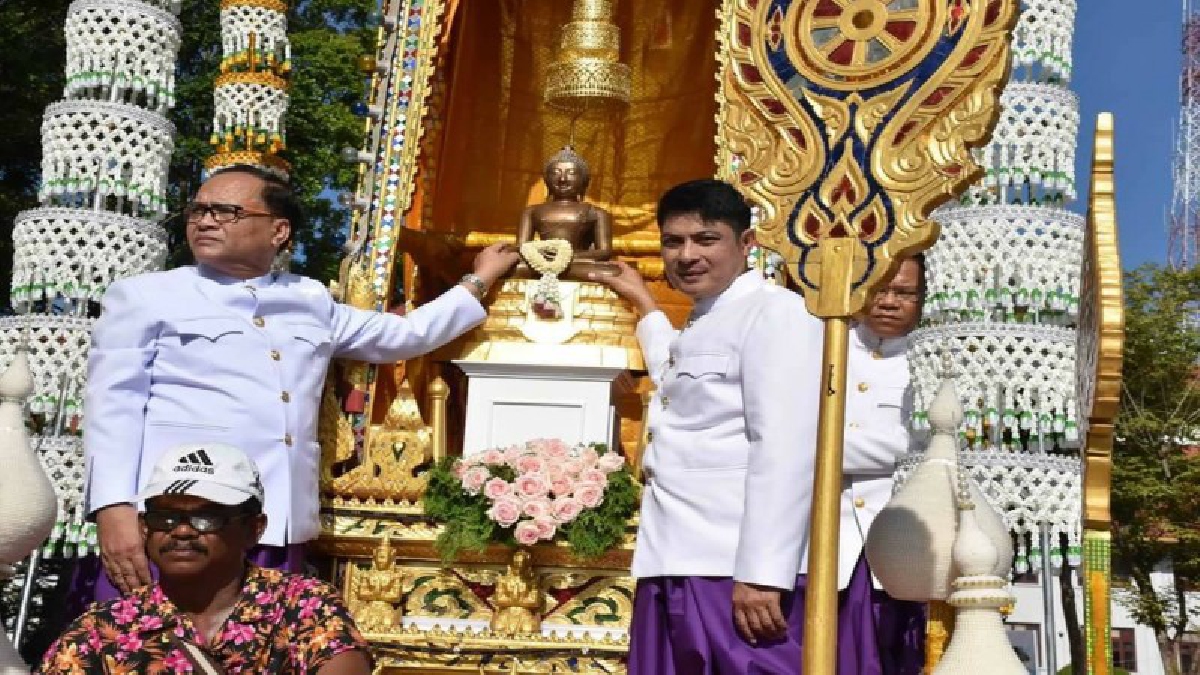 นครอัญเชิญพระพุทธสิหิงค์ ให้ประชาชนและนักท่องเที่ยวสรงน้ำ เพื่อความเป็นสิริมงคล