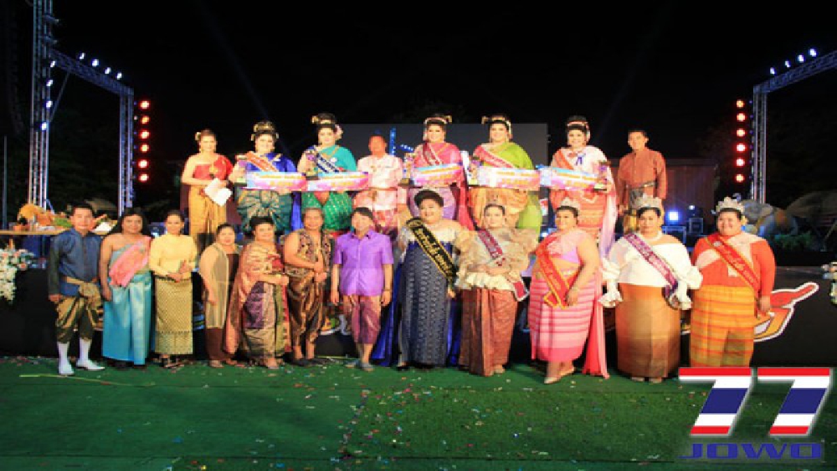 เวทีสะเทือน อบต.บางน้ำผึ้งจัดประกวดธิดาช้างน้ำผึ้ง โชว์ลีลา เรียกคะแนน