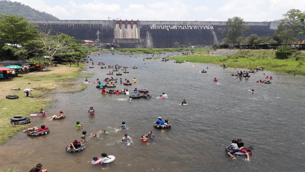 นครนายก !! บรรยากาศเทศกาลวันสงกรานต์ที่เขื่อนขุนด่านปราการชล(มีคลิป)