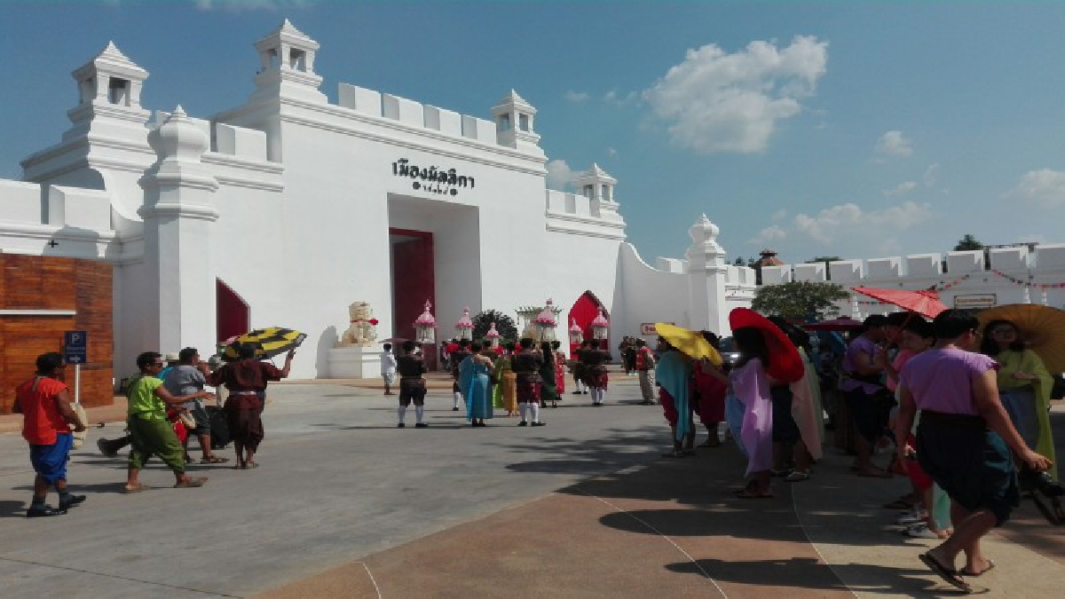 นทท.แห่เข้า เมืองกาญจน์ จัดสงกรานต์ยิ่งใหญ่