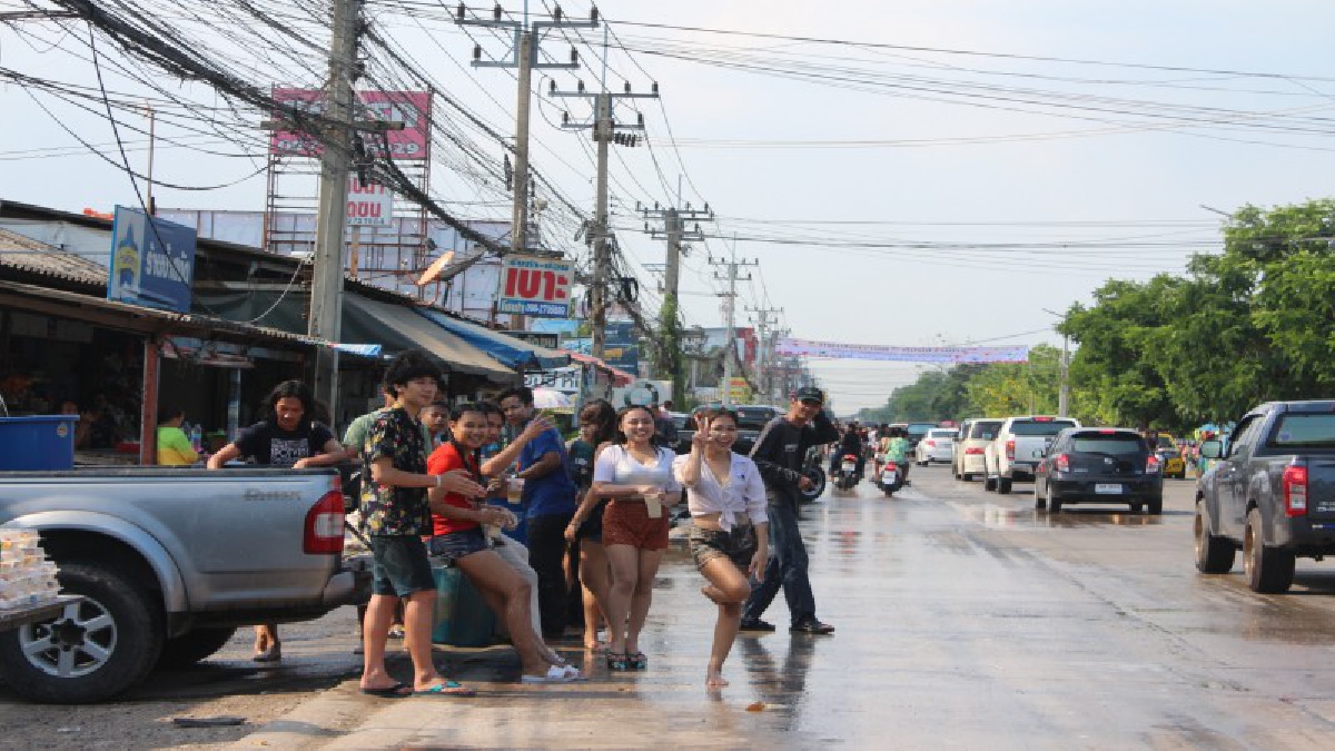 ปทุมธานีเริ่มแล้วมหาสงกรานต์ถนนข้าวแกง จนท.คุมเข้มป้องกันเหตุ