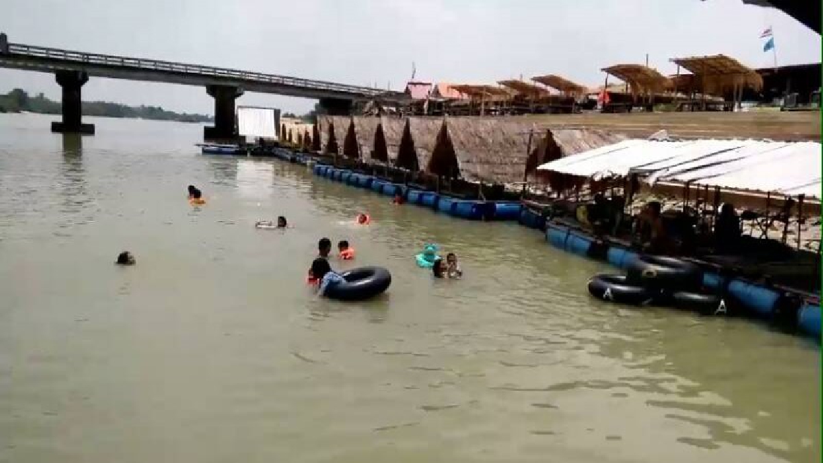 สุดชิลล์!! อีกแหล่งท่องเที่ยวสไตล์ธรรมชาติ ที่มีหาดทรายยาวติดริมแม่น้ำมูล นั่งแพชมวิว ว่ายน้ำผ่อนคลาย ที่ "ท่าหาดยาว" (คลิป)