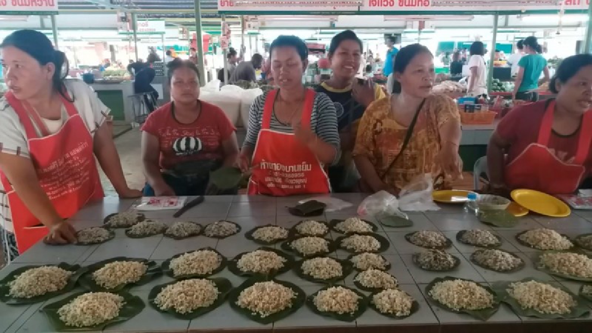 ของแซบมาแล้ว !! ตลาดของป่านครพนมคึกคัก อาหารพื้นบ้าน น้ำผึ้ง จักจั่น ขายดีทำเงินสะพัด (มีคลิป)