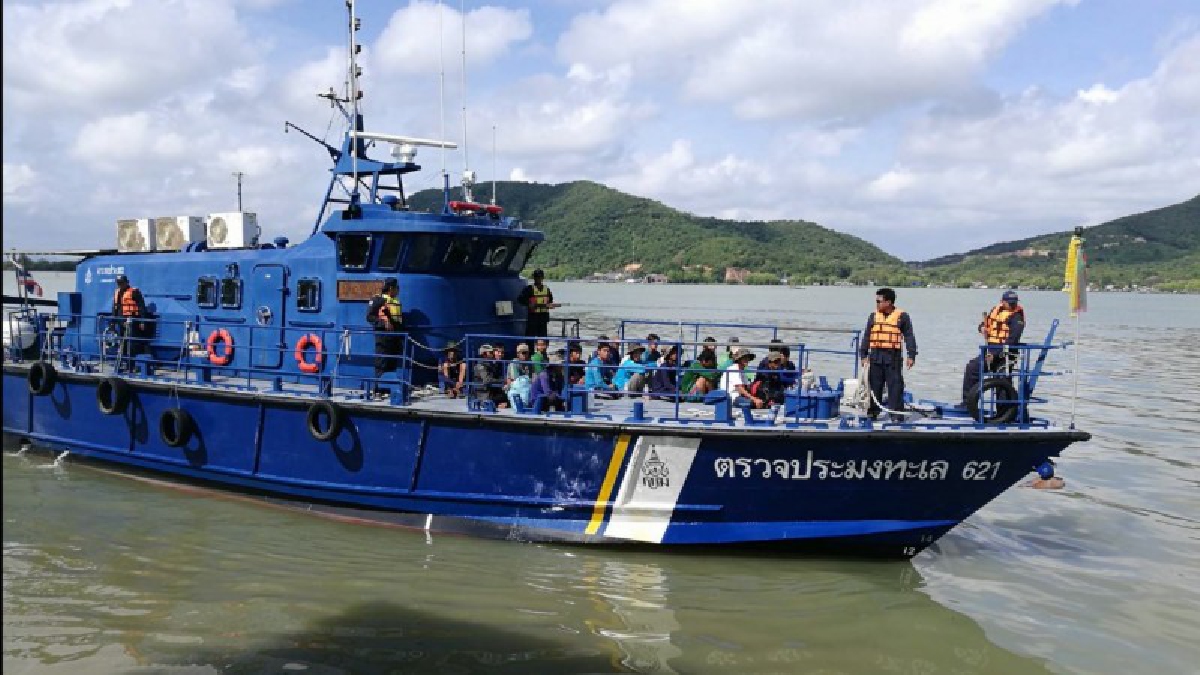 โดนจับเพียบ ! ชุดเฉพาะกิจสนธิกำลังนำเรือโพไซดอลแฝงตัวเป็นเรือประมง จับเรือประมงอวนลากเวียดนาม 5 ลำลูกเรือ 30 คน