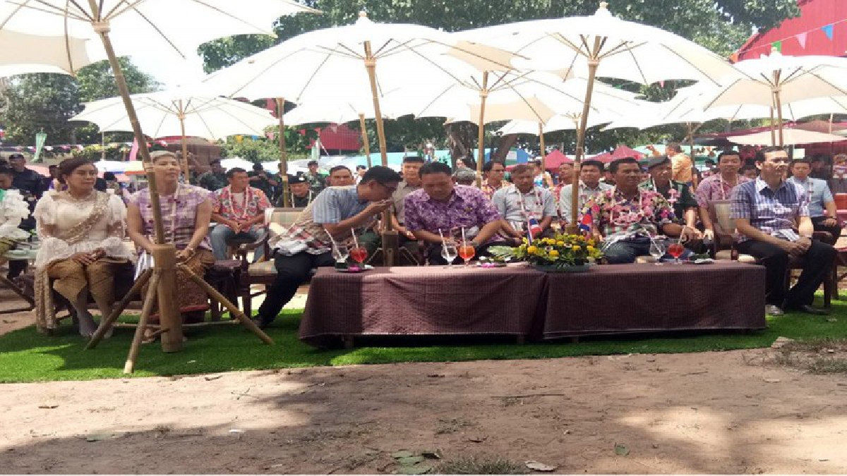สงกรานต์ 2 แผ่นดินไทย-กัมพูชา ที่วัดโคกสะแบง เพื่อเชื่อมสัมพันธ์กระชับมิตรภาพระหว่างประเทศเพื่อนบ้าน (มีคลิป)