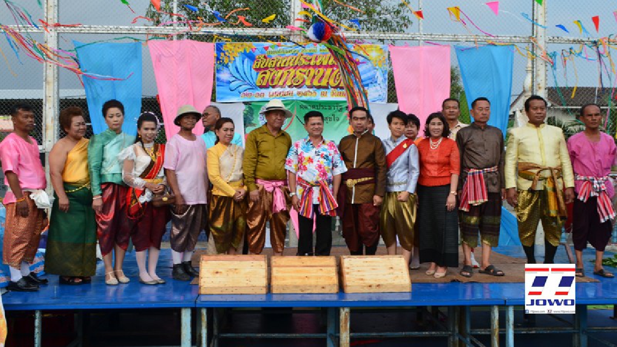 สงกรานต์โคราช เติมความสุขสุดมันกับขั้วหมี่โคราช ปะทะ ตำส้ม-ตำลีลา (ชมคลิป)